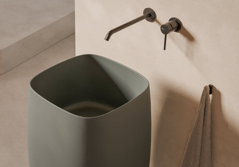 NUR Freestanding Washbasin in a bathroom setting – Alice Ceramica